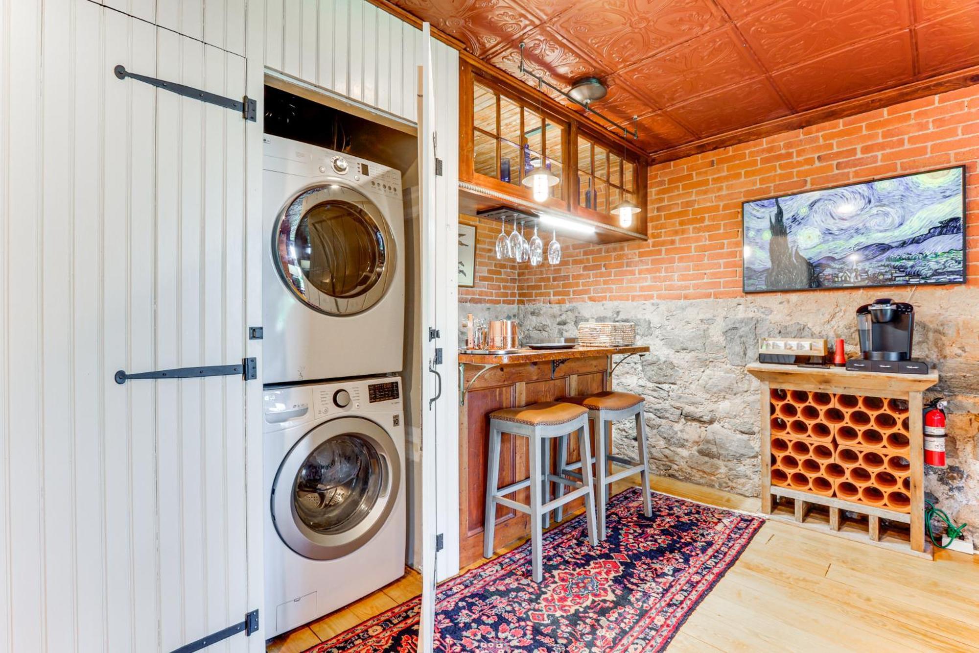Downtown Essex Apartment - Steps To River! 외부 사진
