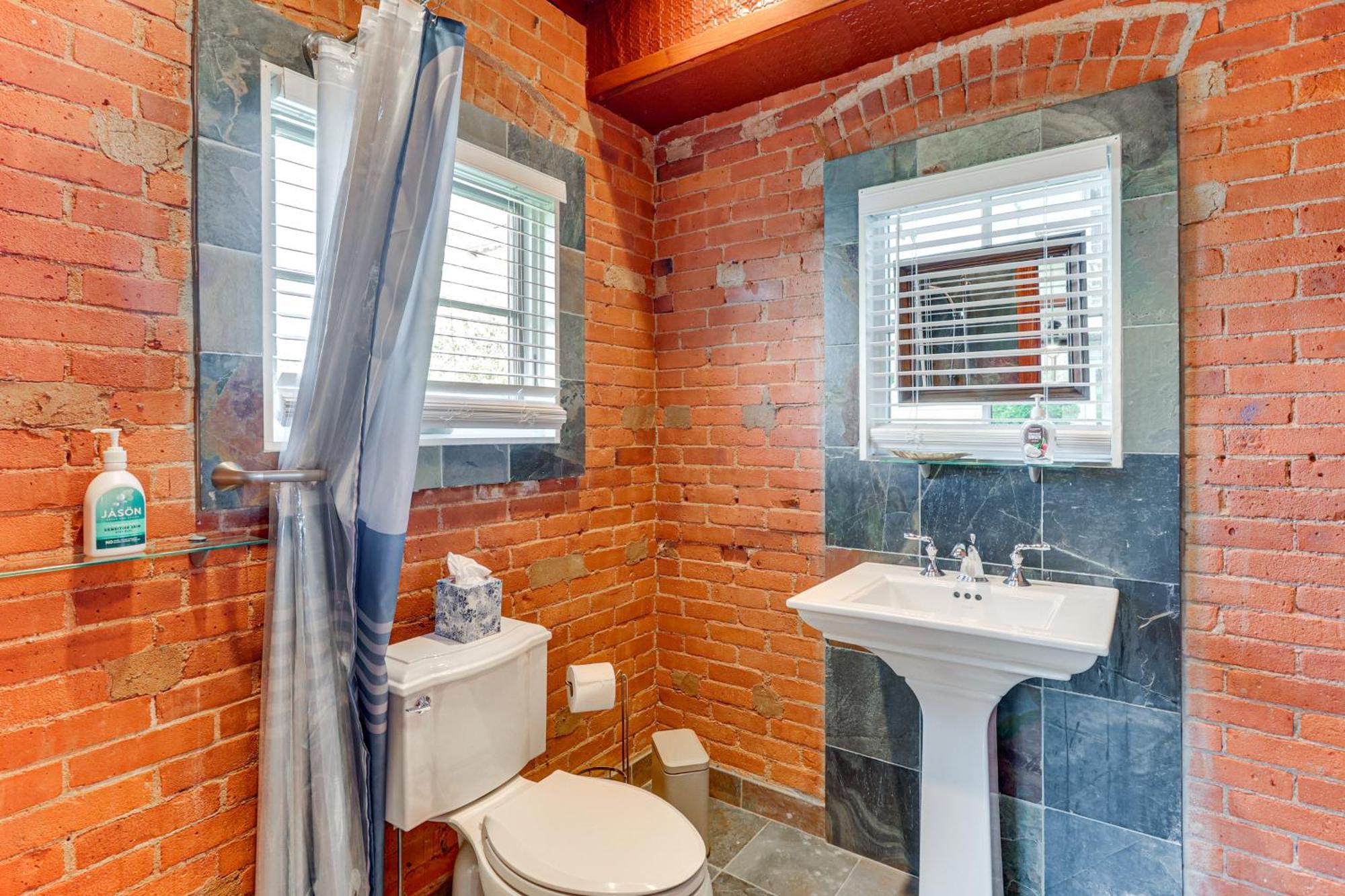 Downtown Essex Apartment - Steps To River! 외부 사진