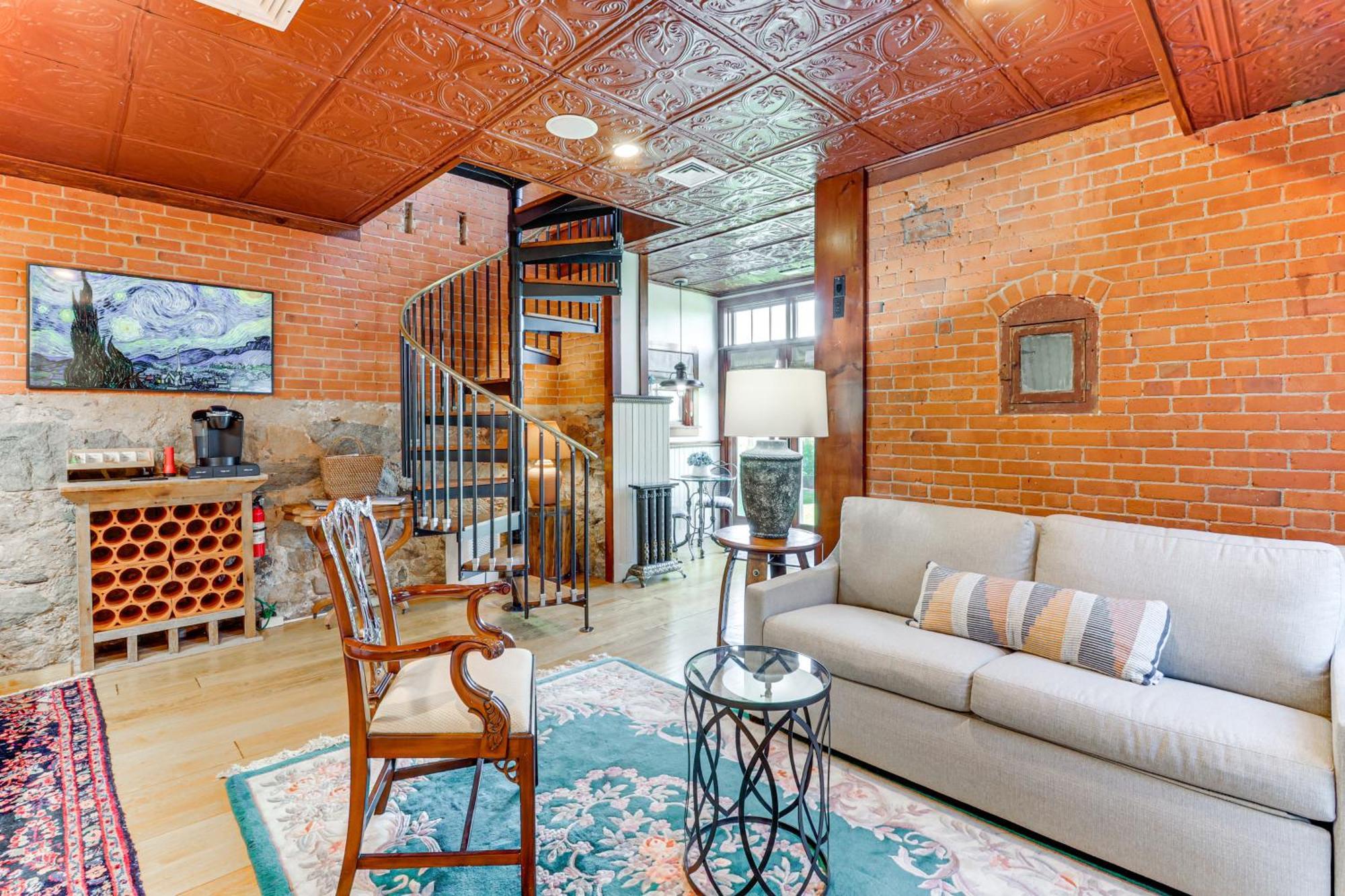 Downtown Essex Apartment - Steps To River! 외부 사진