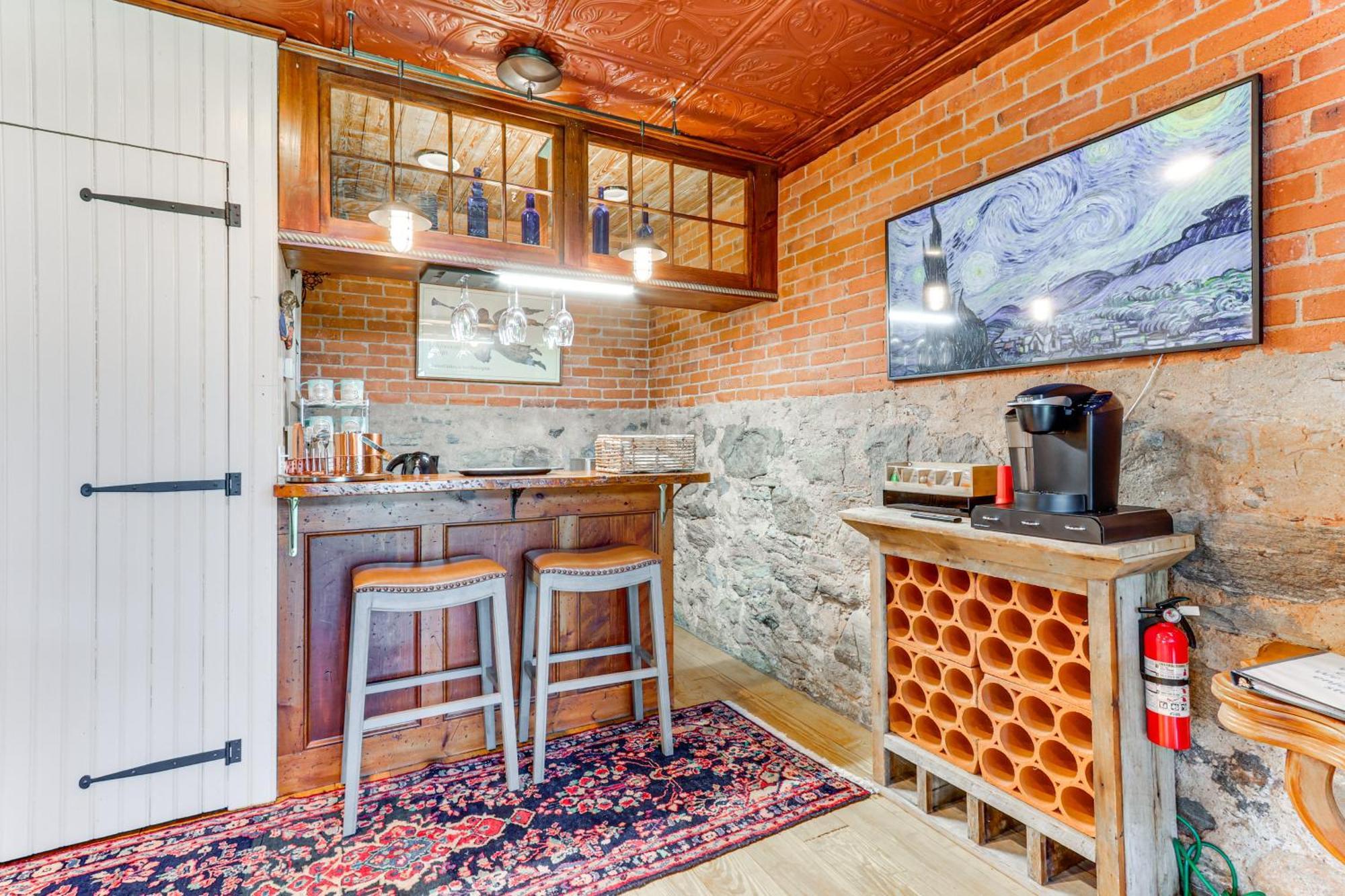 Downtown Essex Apartment - Steps To River! 외부 사진